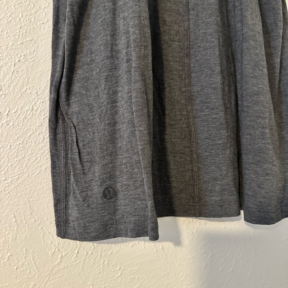 Lululemon Trapeze Twist Tank
Heathered Pitch Grey​​​​​ - Picture 8 of 9